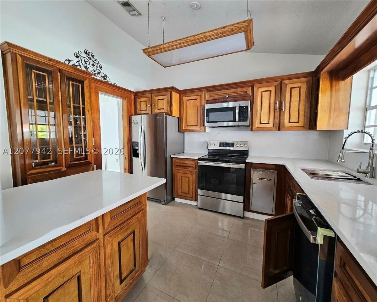4235 Sw 143rd Ave - Photo 5 of 24