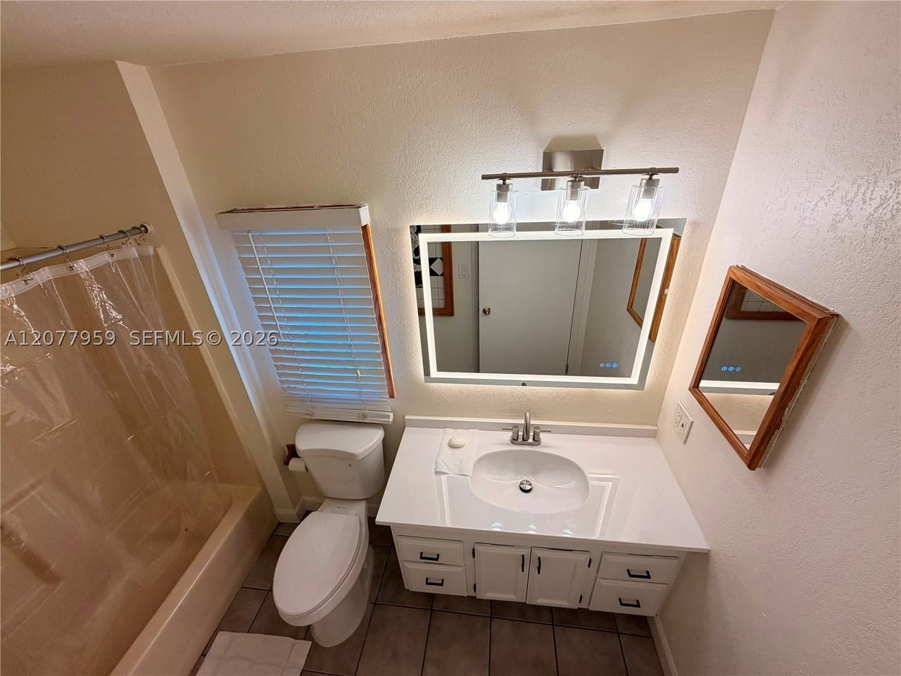 1837 Buchanan St - Photo 4 of 9