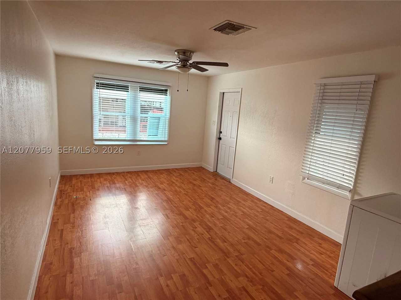 1837 Buchanan St - Photo 6 of 9