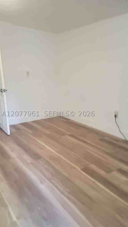 842 Nw 107th St - Photo 3 of 8