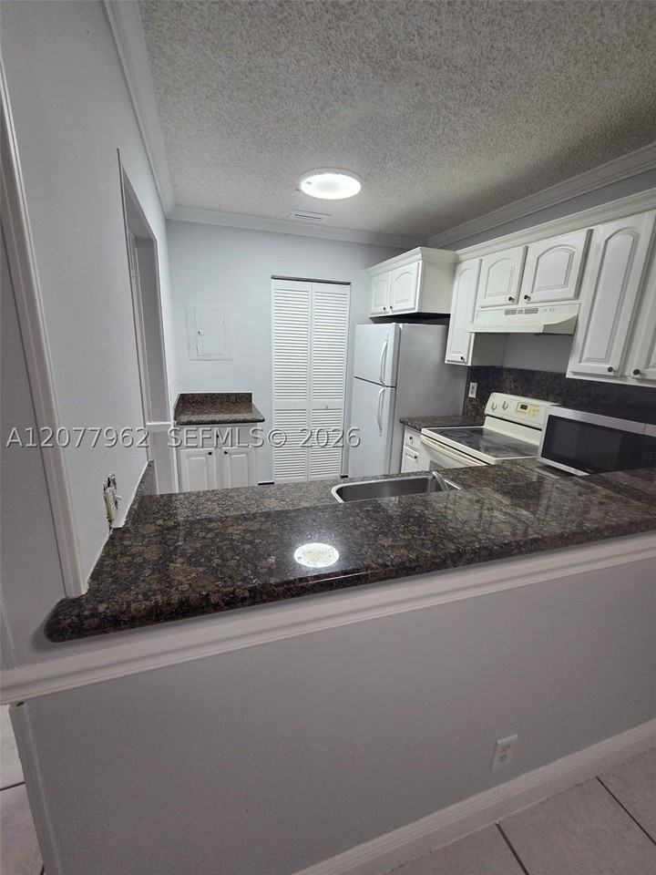 1150 Nw 80th Ave #205