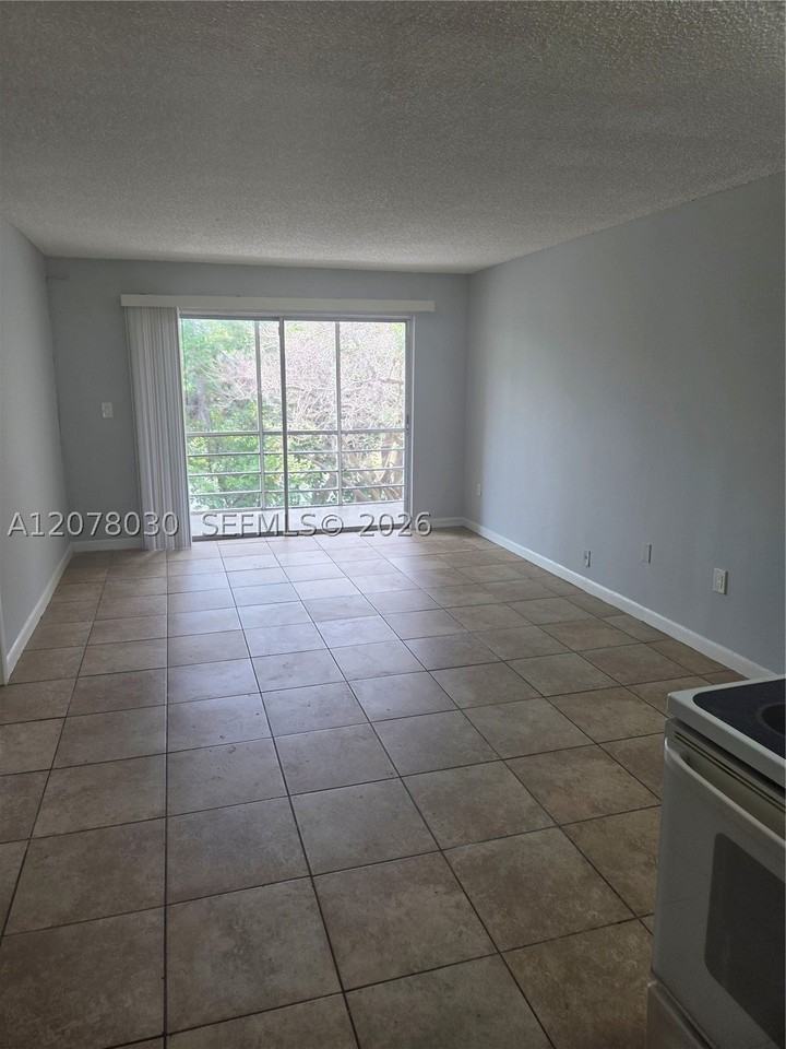20520 Nw 15th Ave #230 - Photo 5 of 8