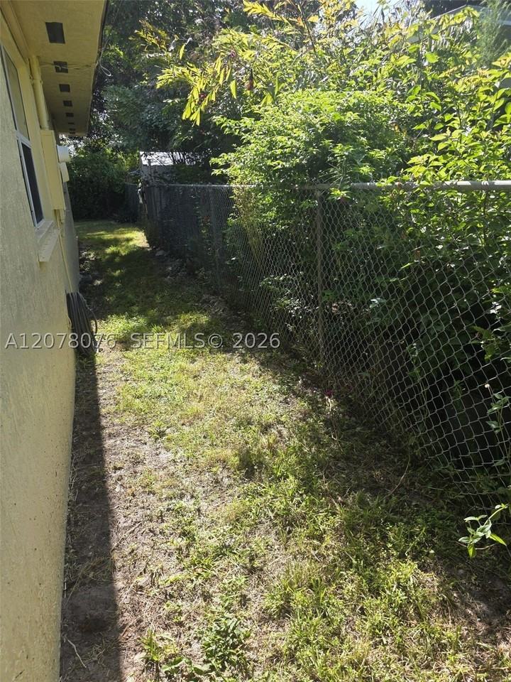 7737 Nw 9th Ave #7737 - Photo 3 of 19