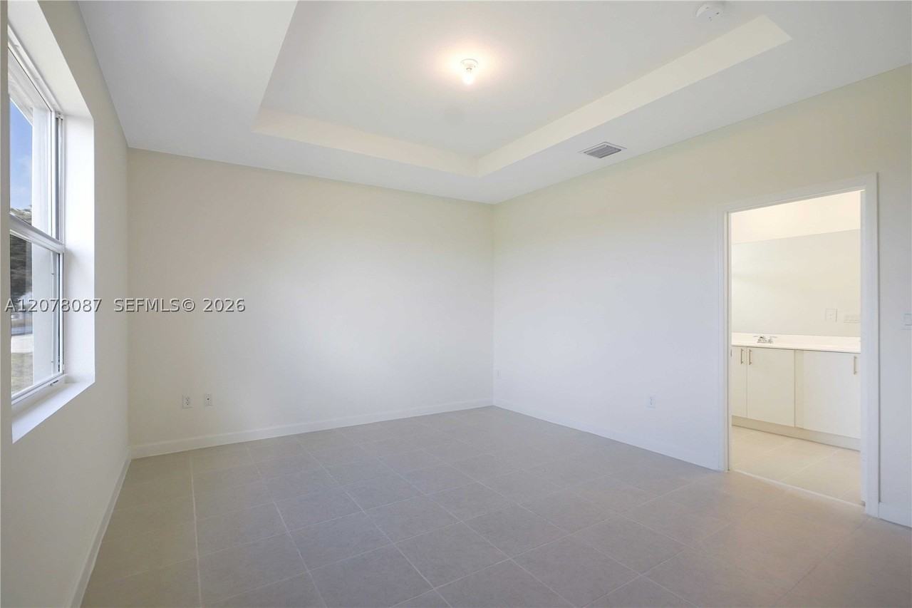 18672 Sw 136th Ct - Photo 3 of 50