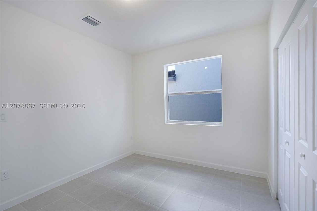 18672 Sw 136th Ct - Photo 6 of 50