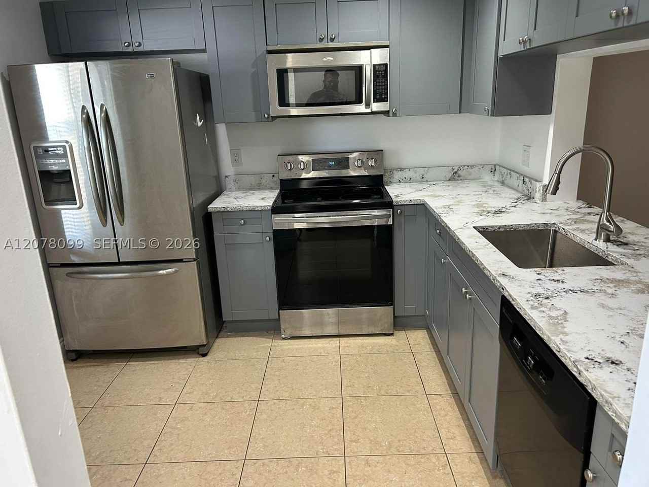 10537 Nw 8th St - Photo 2 of 28