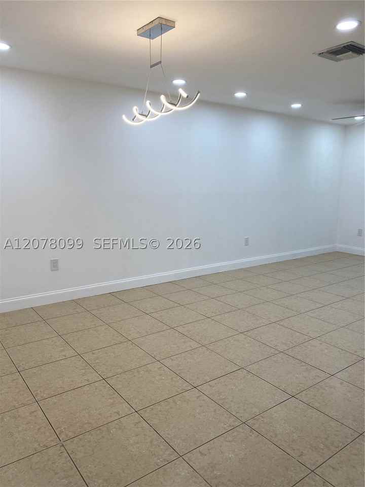 10537 Nw 8th St - Photo 7 of 28