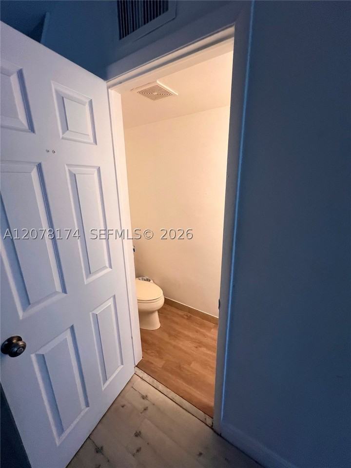 2442 Sw 58th Mnr - Photo 5 of 13