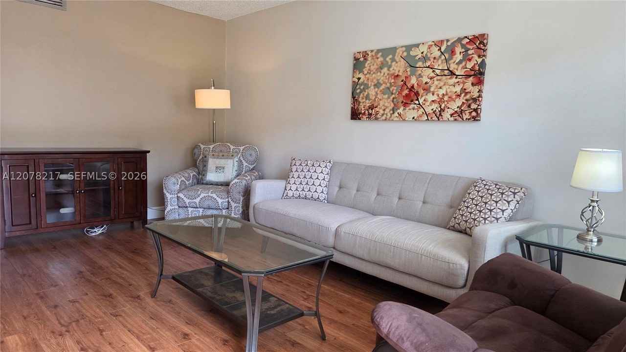 415 Ne 2nd St #105 - Photo 6 of 35