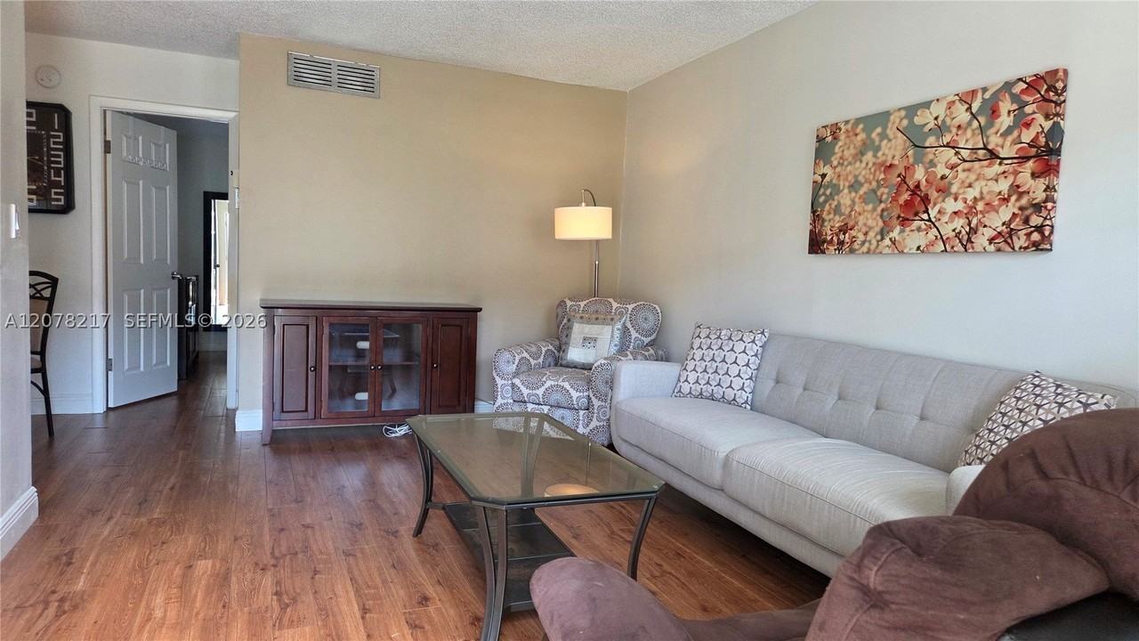 415 Ne 2nd St #105 - Photo 7 of 35