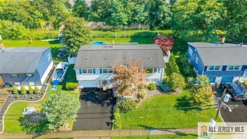 featured image of 14 Harmon Rd
