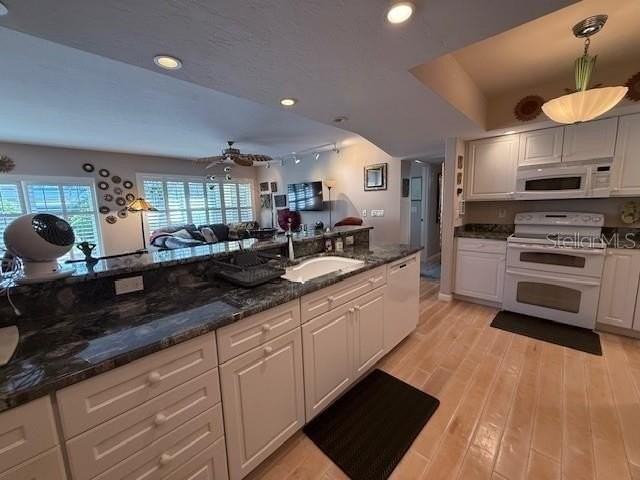 3806 Gulf Of Mexico Dr #C108 - Photo 5 of 39