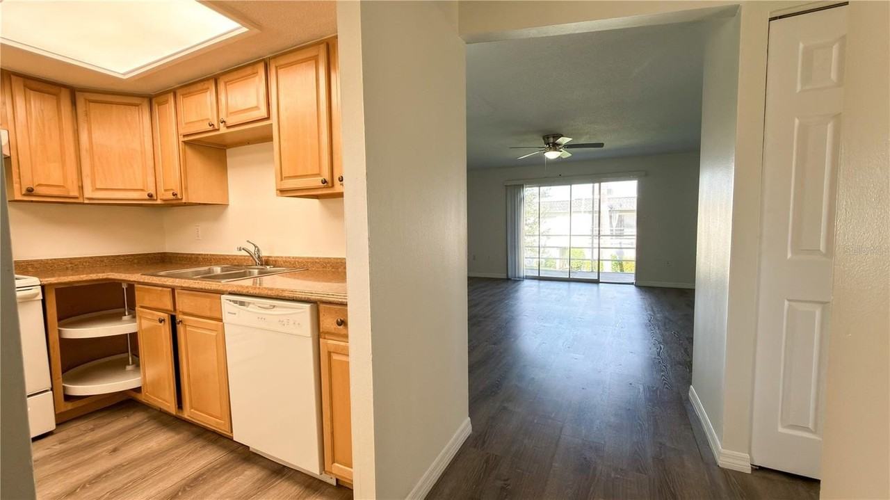 3500 Beneva Rd #306 - Photo 3 of 18