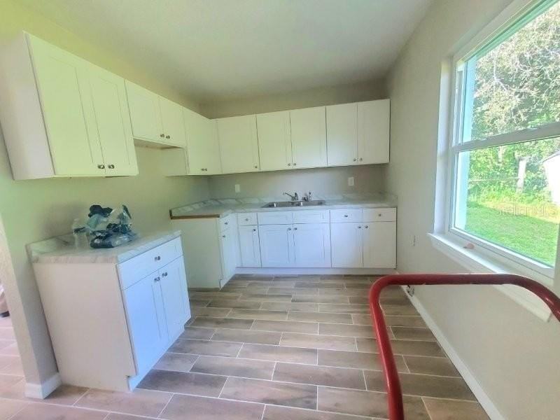 420 Somerset Rd - Photo 2 of 12