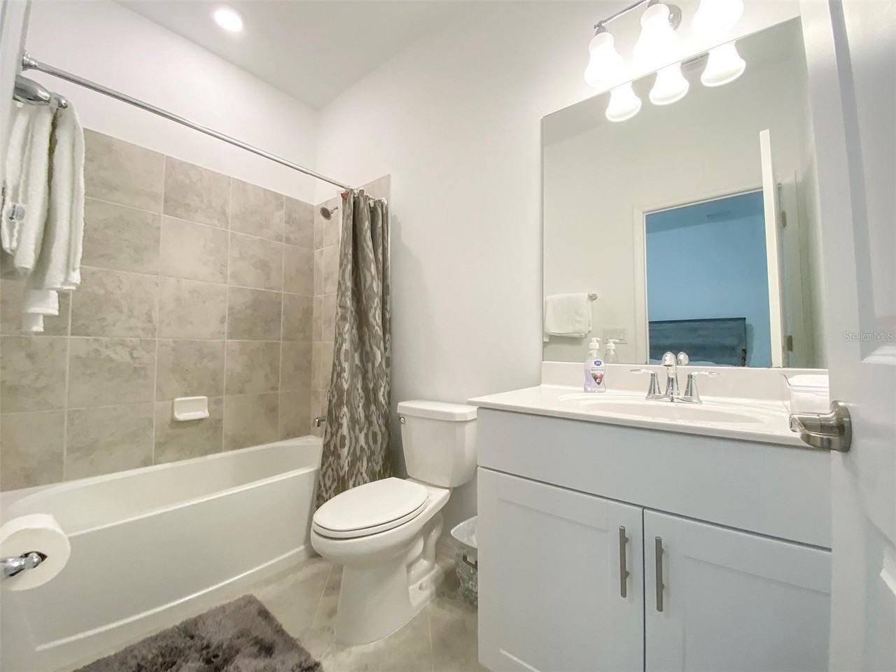15936 Honey Suckle St - Photo 5 of 43