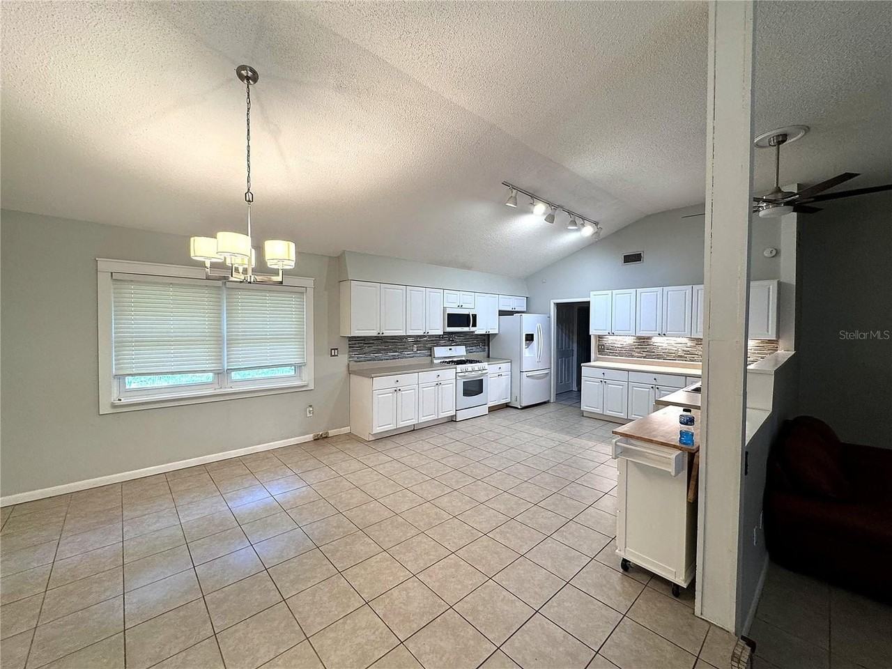 3 Elizabeth Dr E - Photo 5 of 26