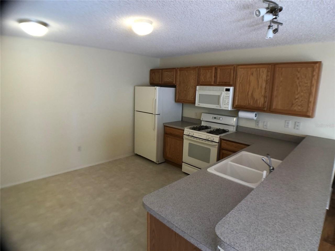 2099 Broyhill Ave - Photo 3 of 15