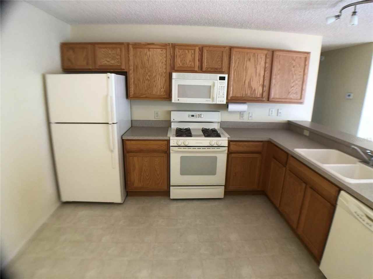 2099 Broyhill Ave - Photo 4 of 15