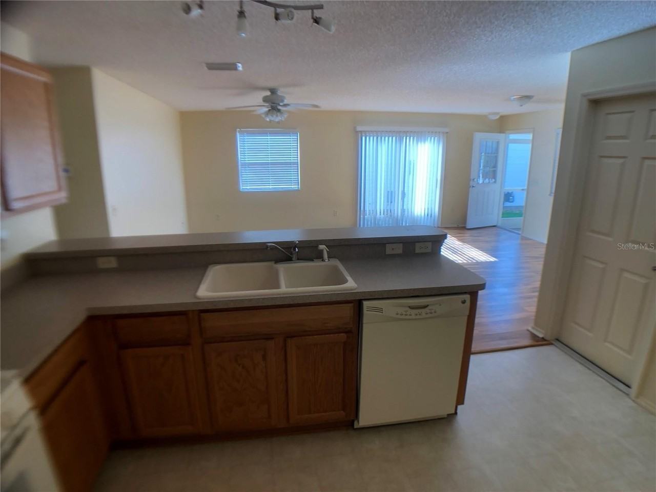 2099 Broyhill Ave - Photo 5 of 15