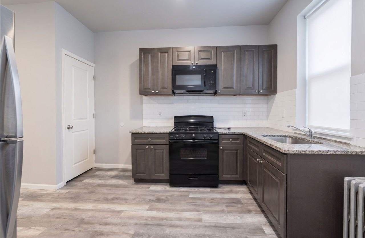 5820 Belmar Ter - Photo 5 of 18