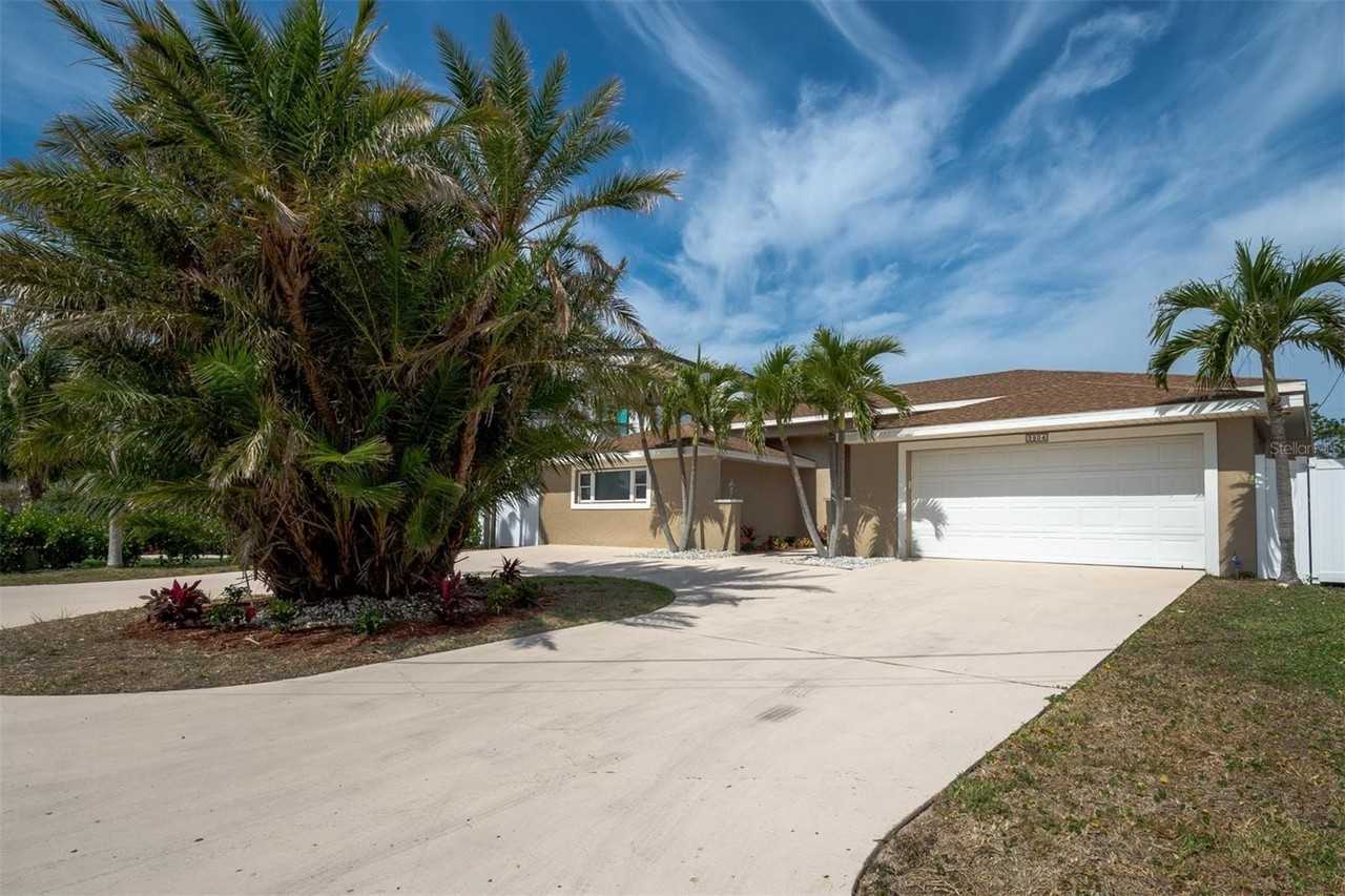2504 Hibiscus Dr W - Photo 4 of 25