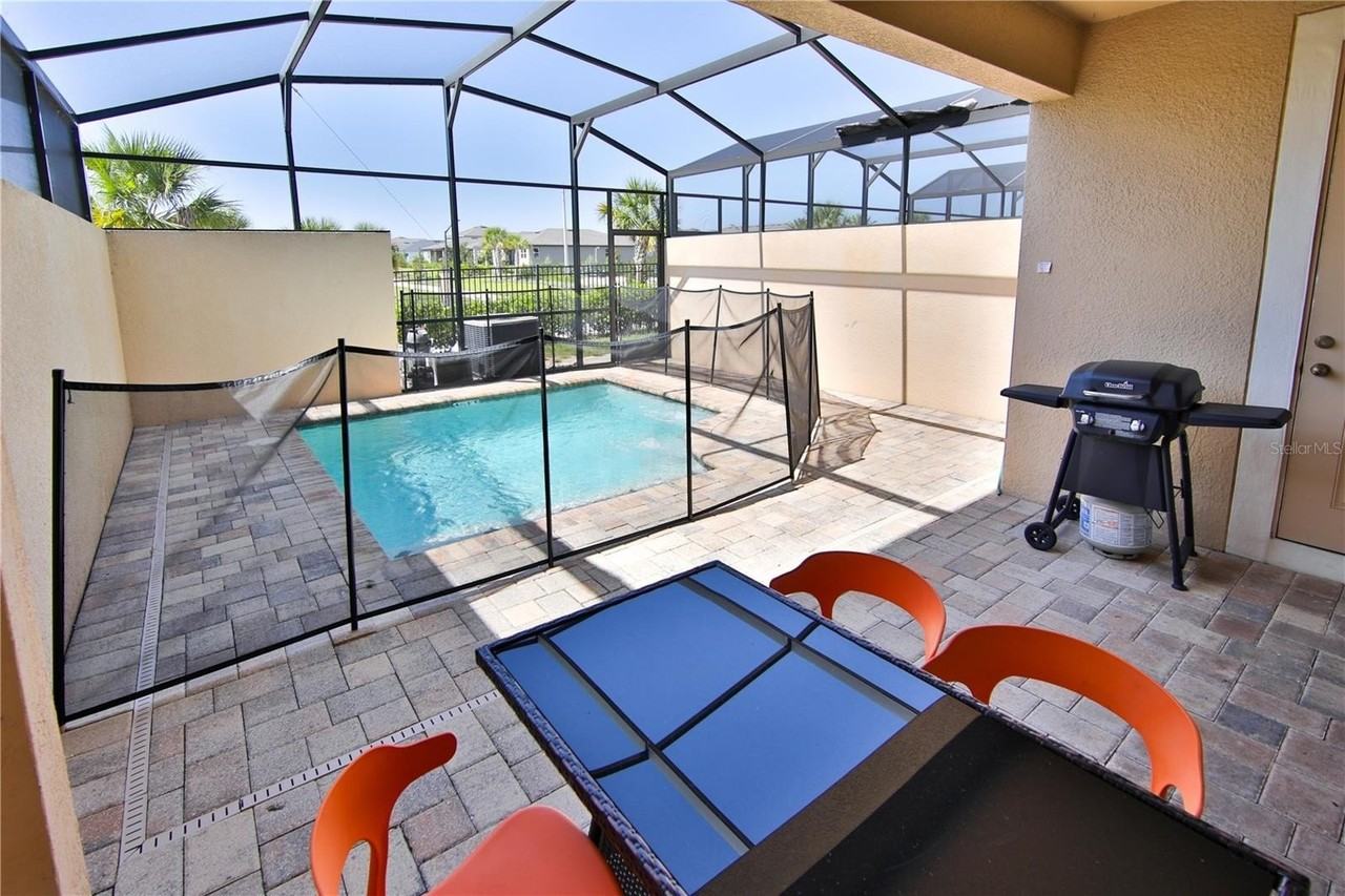 1515 Carey Palm Cir - Photo 3 of 18