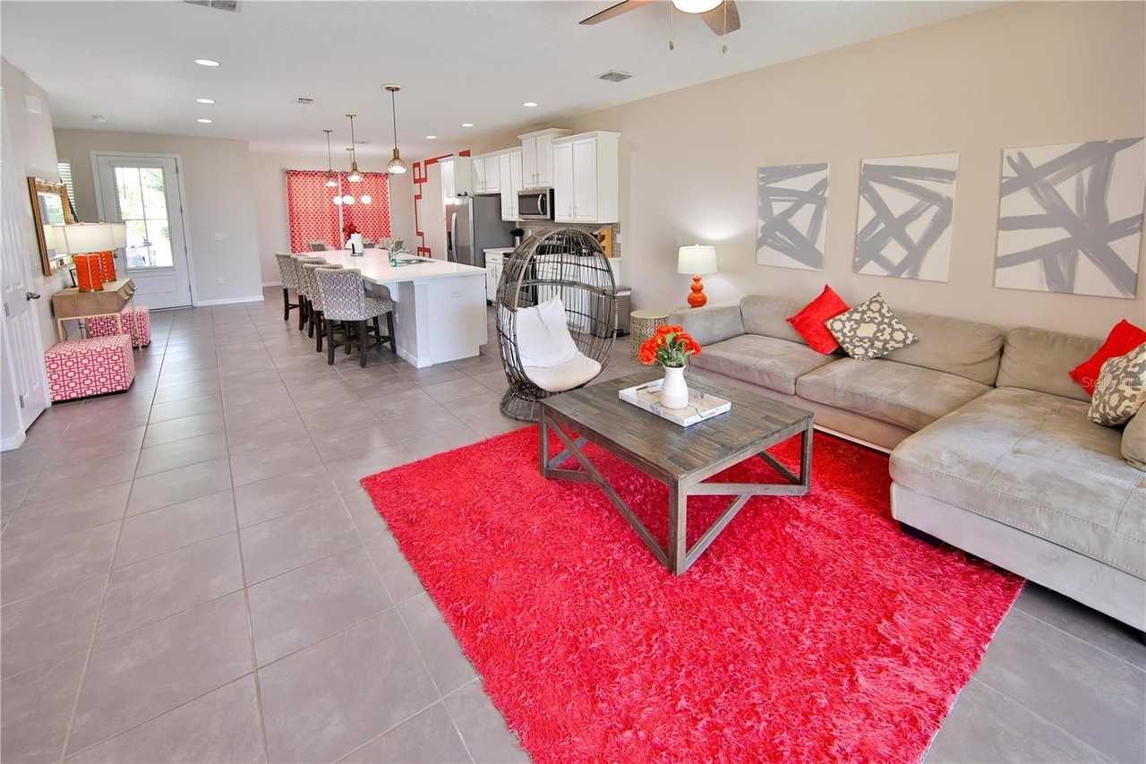 1515 Carey Palm Cir - Photo 4 of 18