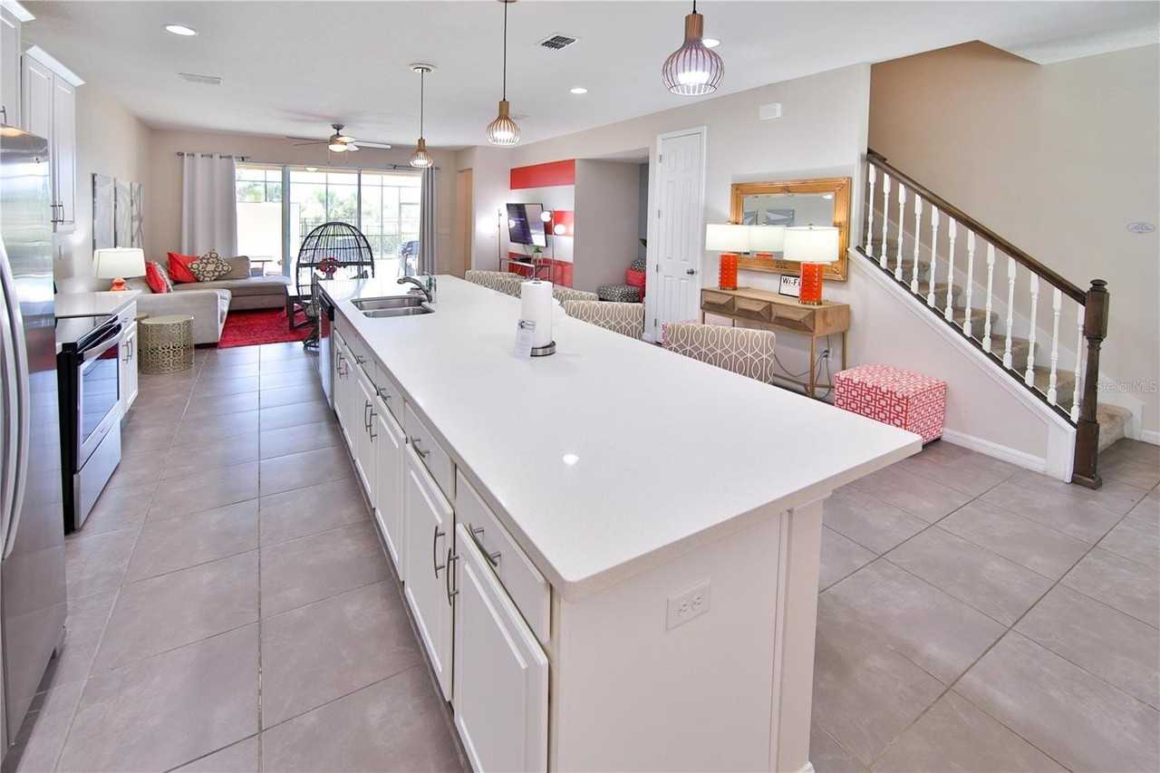 1515 Carey Palm Cir - Photo 7 of 18