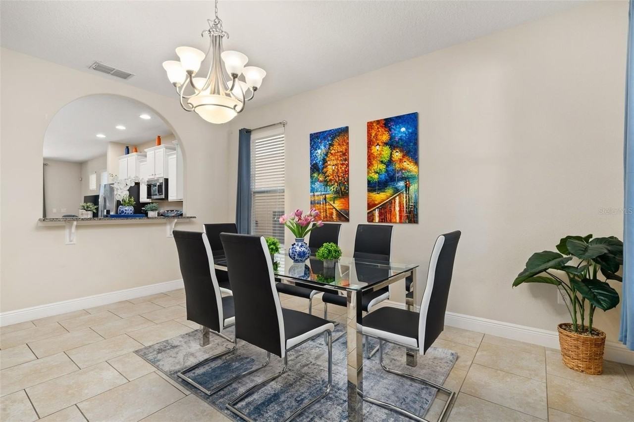5373 Oakbourne Ave - Photo 3 of 50