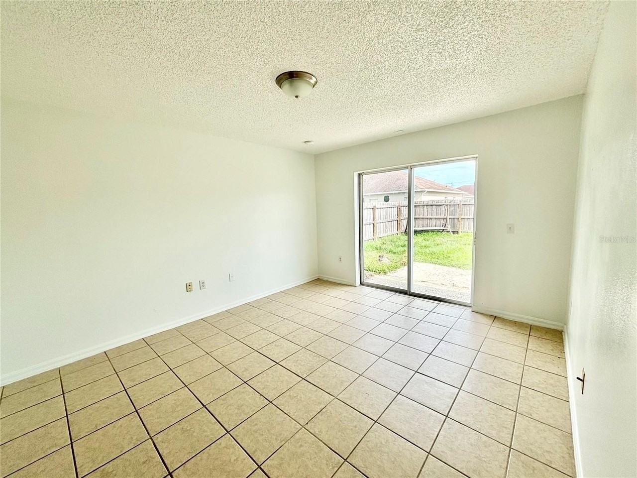 362 Aylesbury Ct - Photo 5 of 10