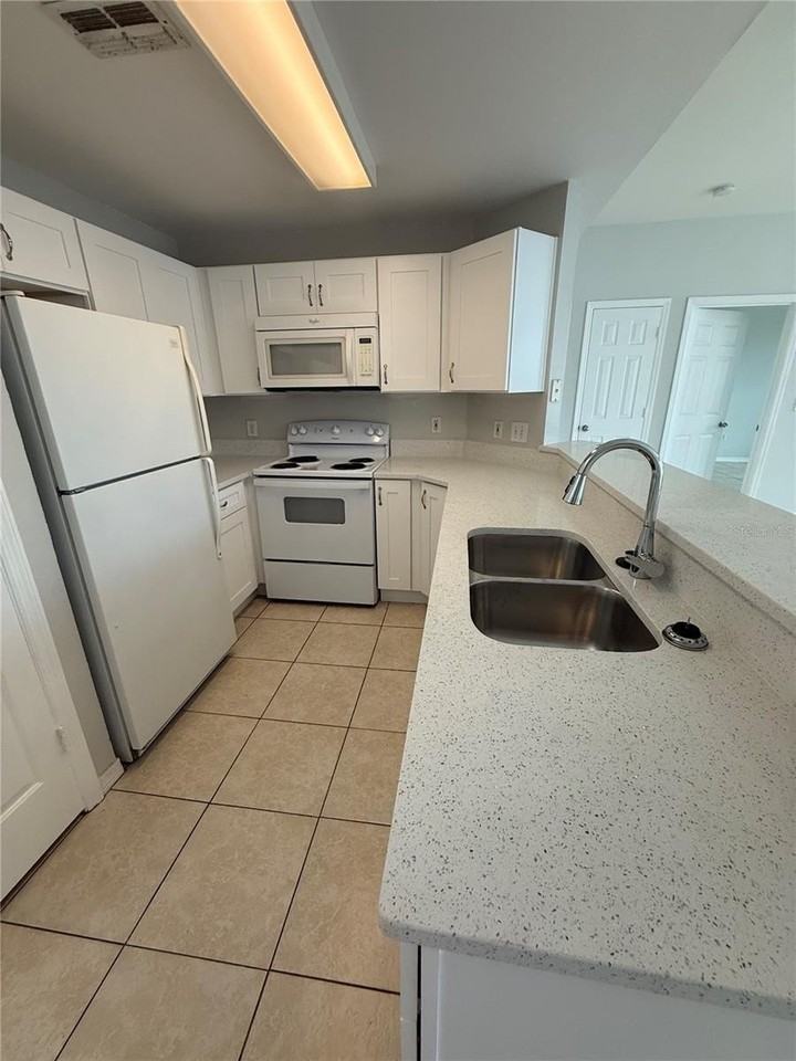 2000 Erving Cir #303 - Photo 5 of 8