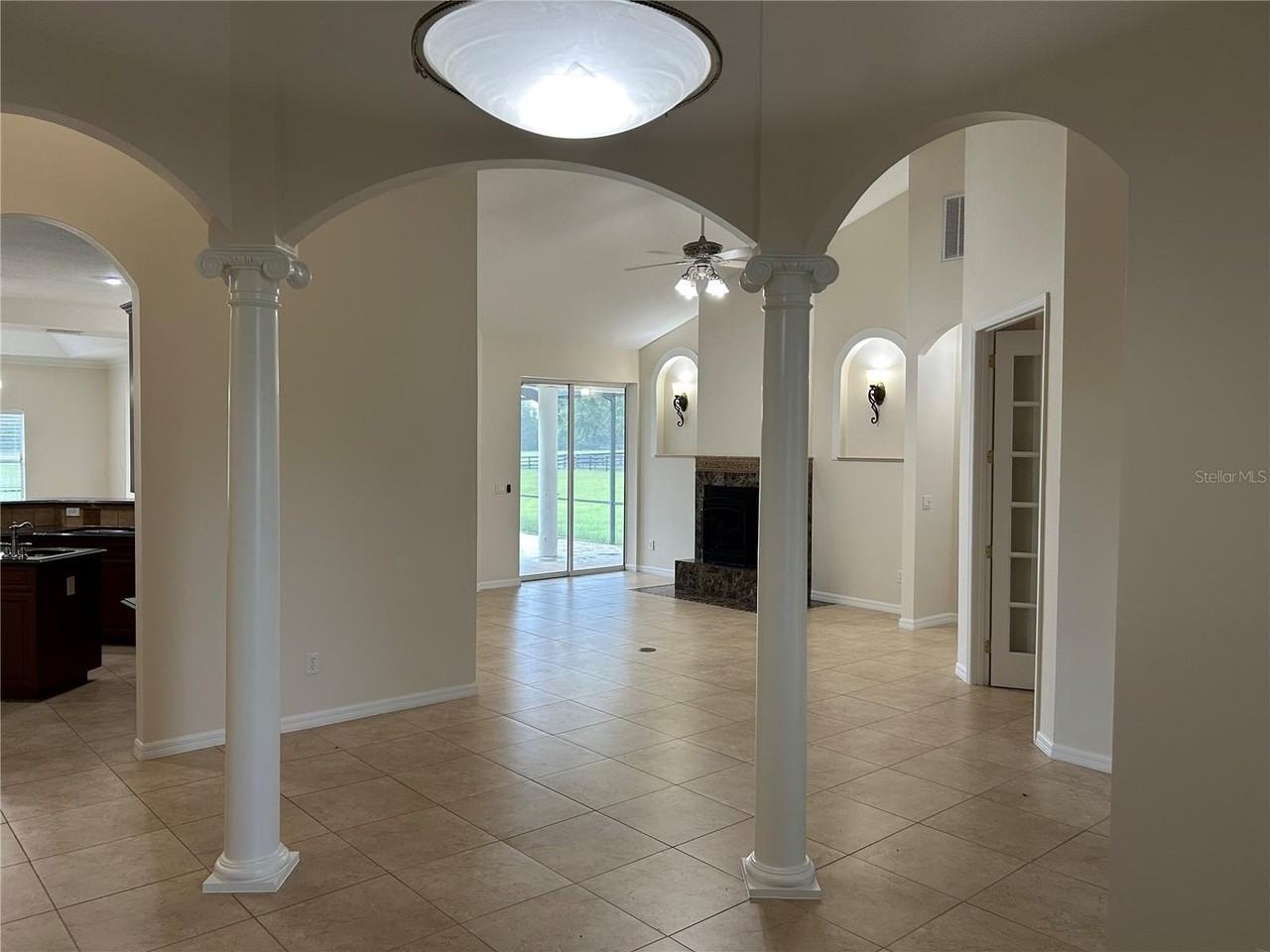 609 Nw 82nd Ct - Photo 5 of 36