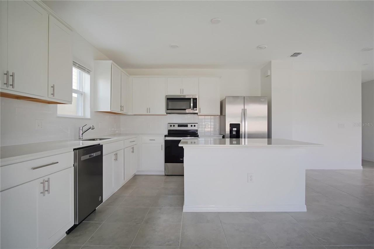 437 Waterford Dr - Photo 6 of 40