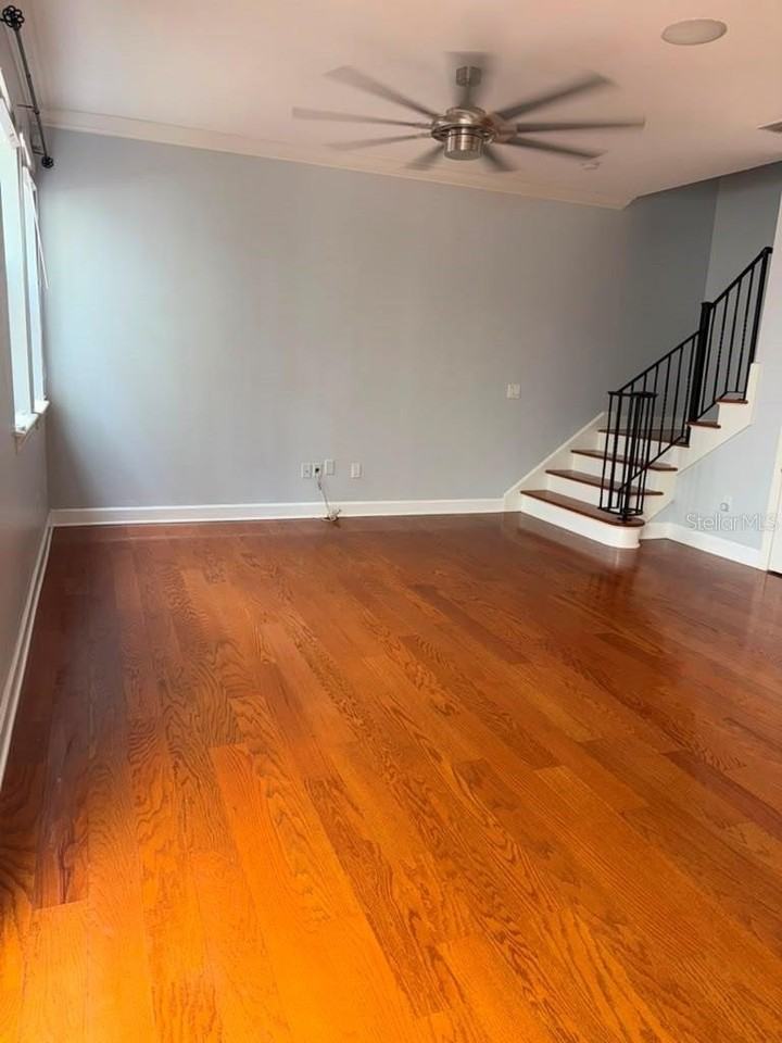 113 S Packwood Ave #B - Photo 3 of 35
