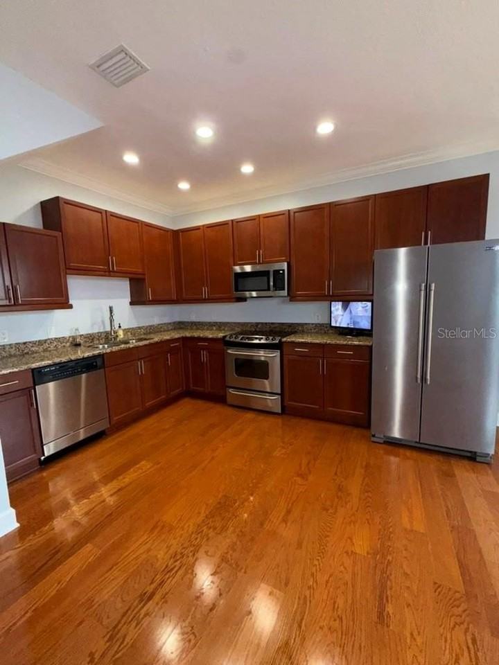 113 S Packwood Ave #B - Photo 5 of 35