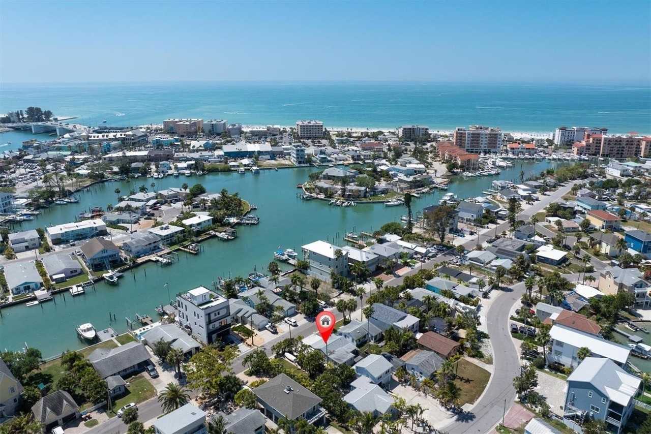 358 Boca Ciega Dr - Photo 2 of 20