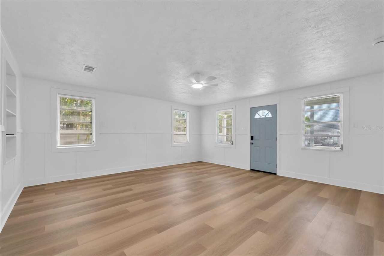 358 Boca Ciega Dr - Photo 3 of 20