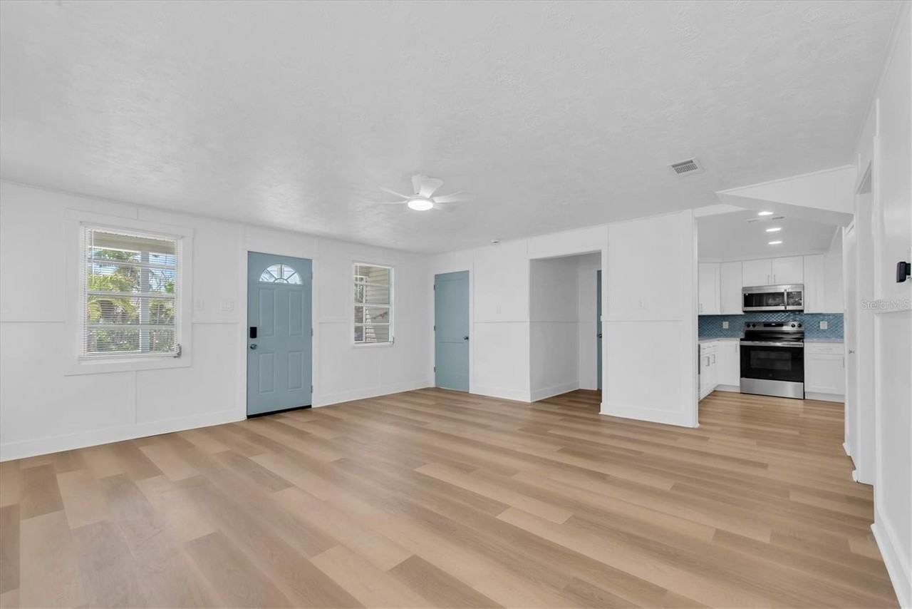 358 Boca Ciega Dr - Photo 4 of 20