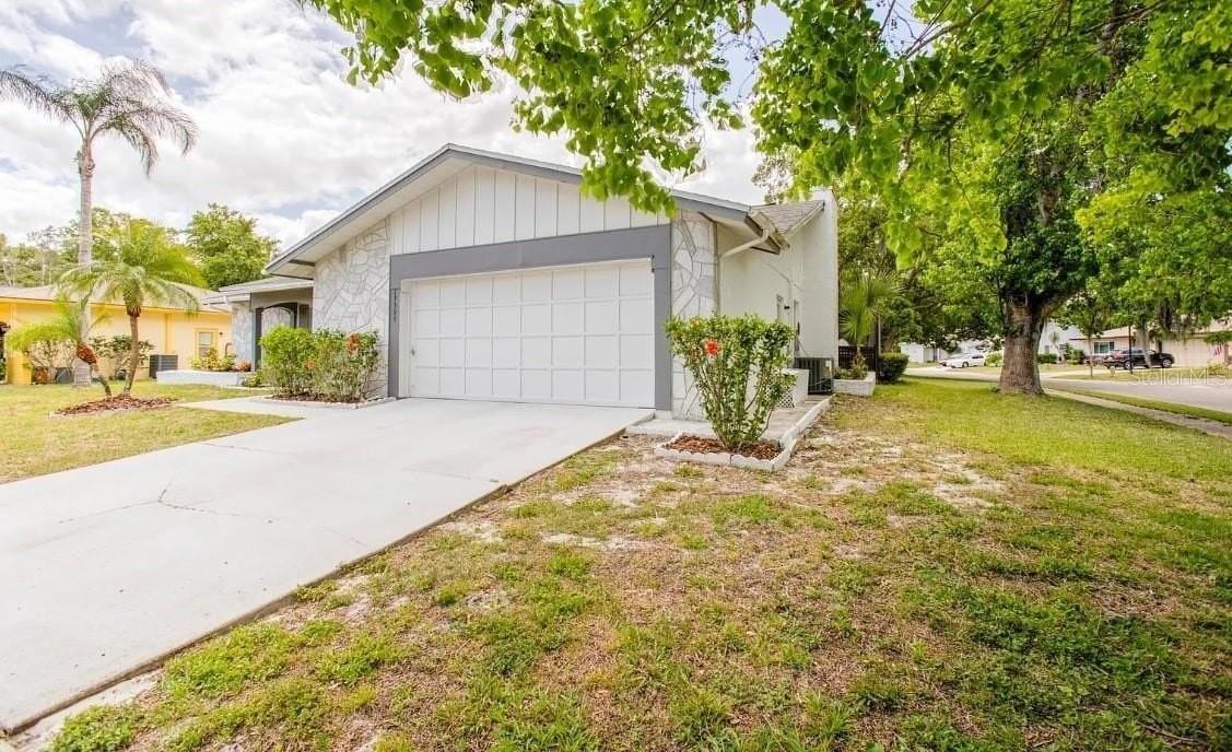 13309 Shadberry Ln - Photo 4 of 33