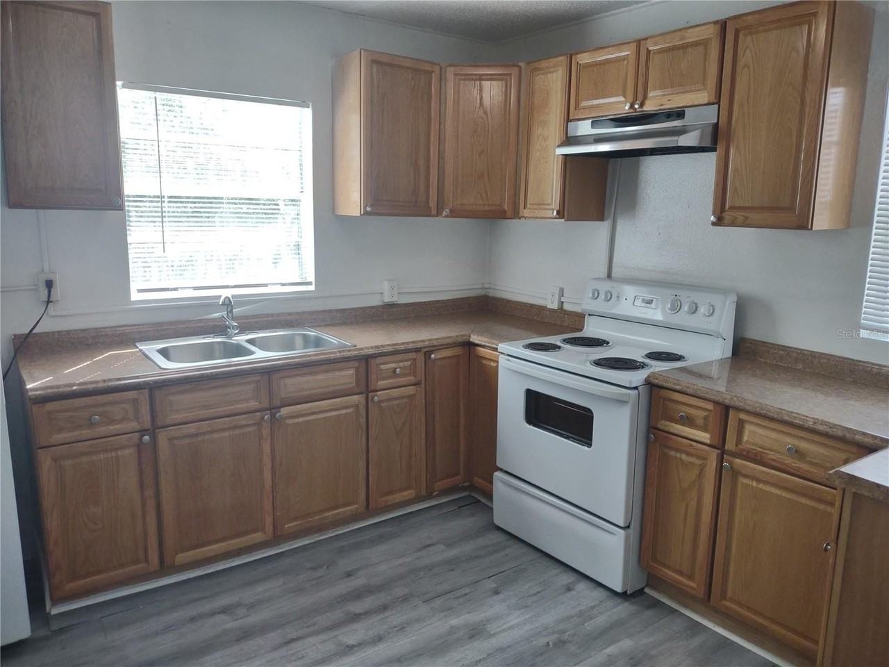 1407 Monroe Ave - Photo 2 of 9
