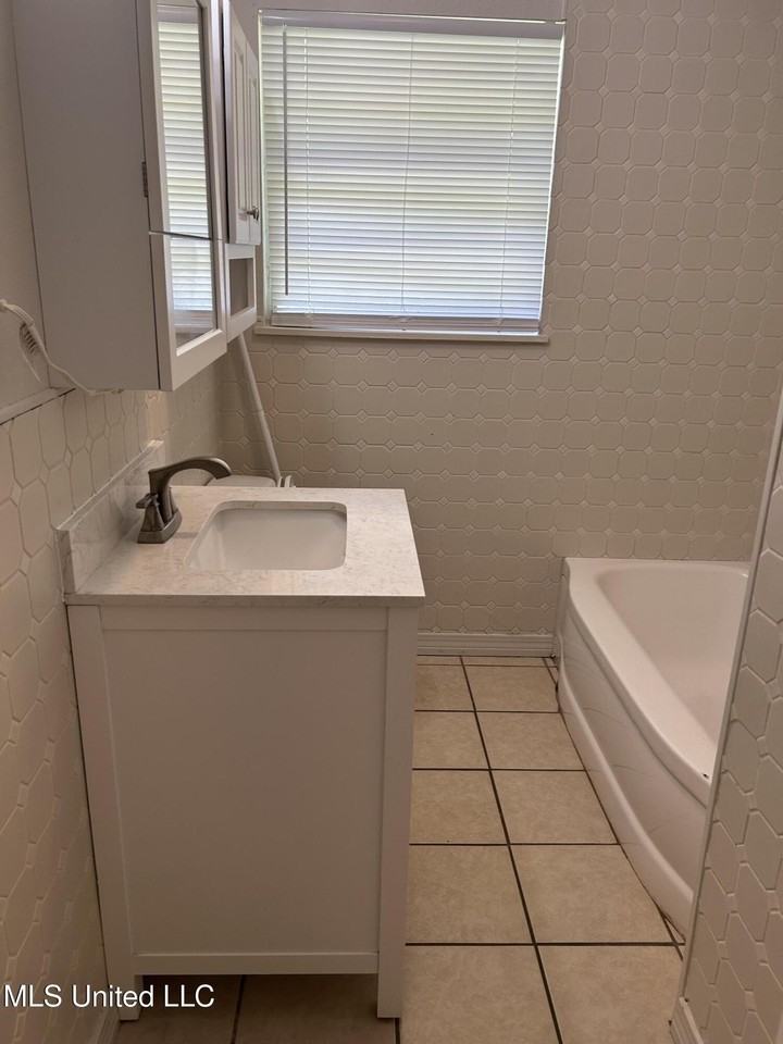 110 Hickory Dr - Photo 4 of 7