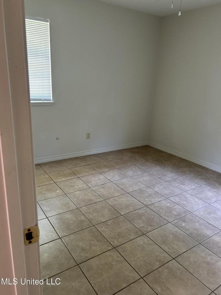 110 Hickory Dr - Photo 6 of 7