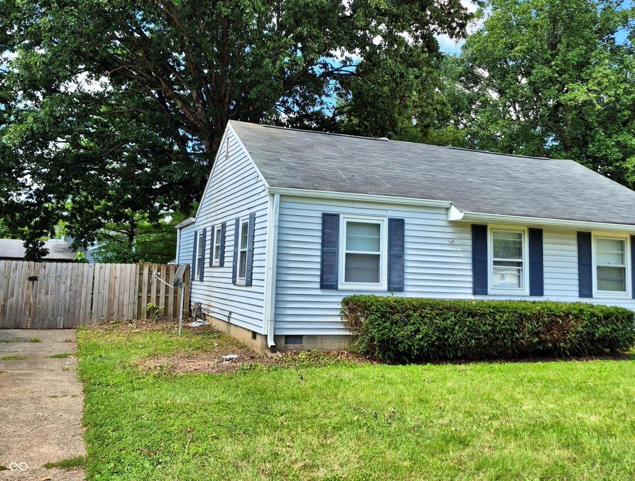 1126 Allison Ave - Photo 2 of 35