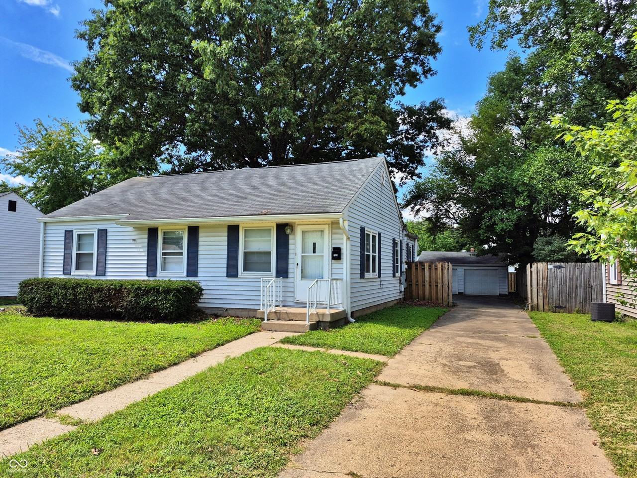 1126 Allison Ave - Photo 3 of 35