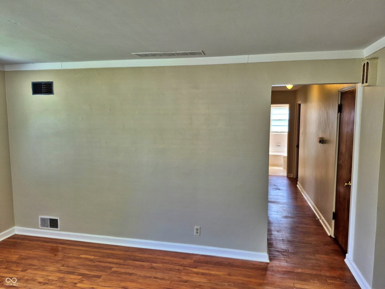 1126 Allison Ave - Photo 5 of 35