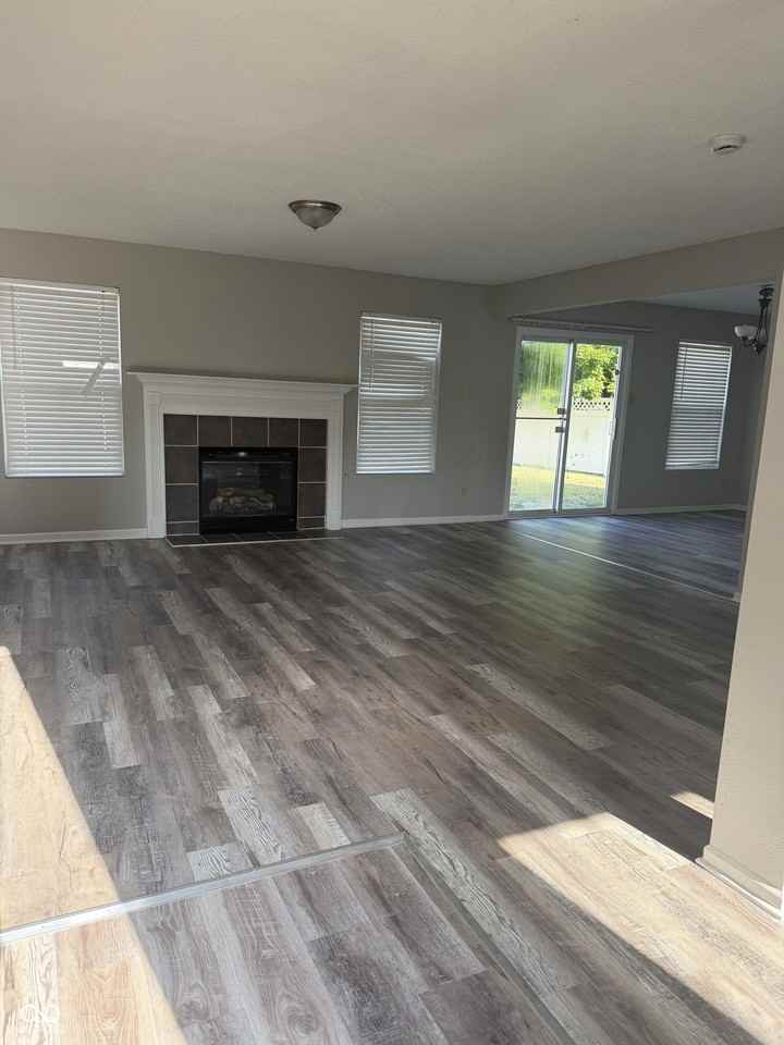 15162 Beam St - Photo 3 of 32