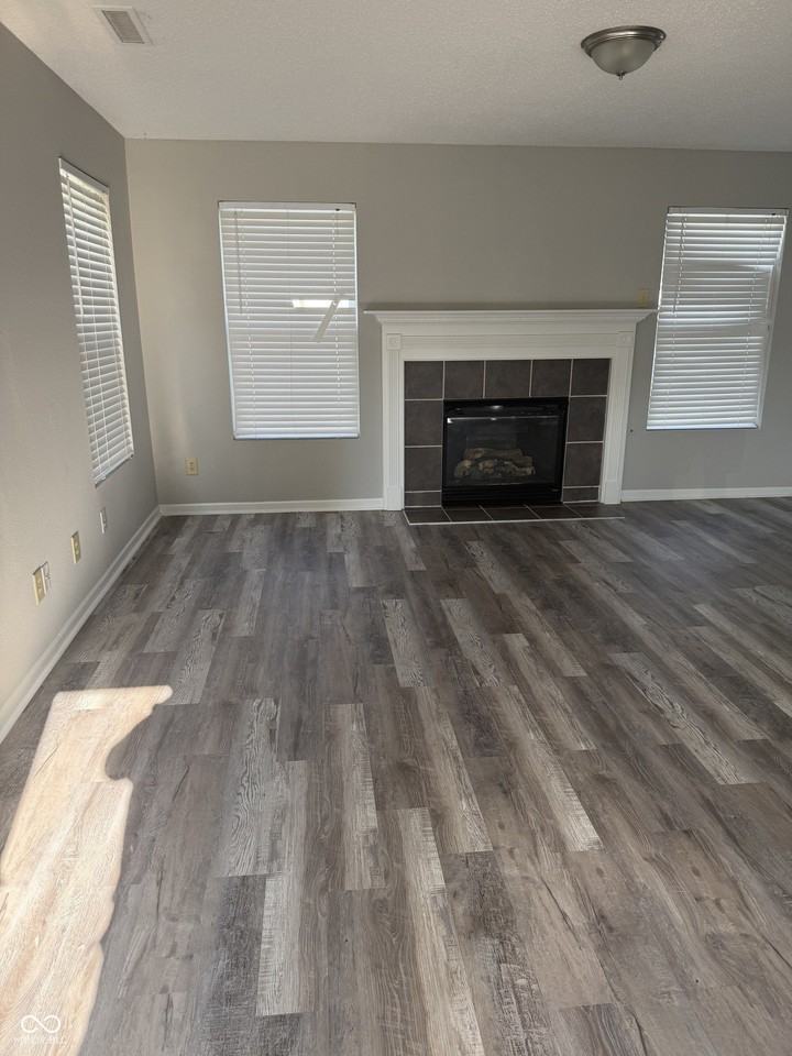 15162 Beam St - Photo 5 of 32