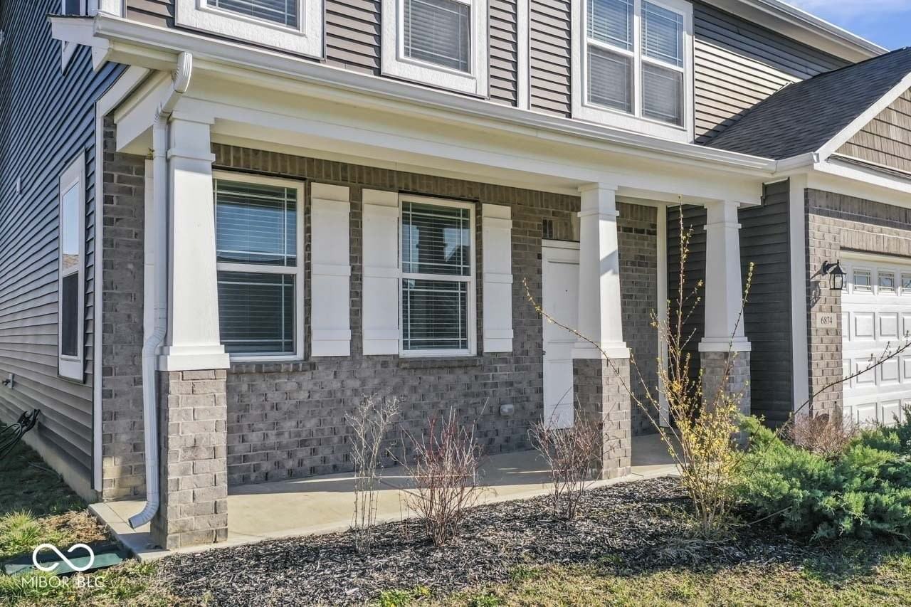6874 Nottingham Ln - Photo 3 of 49