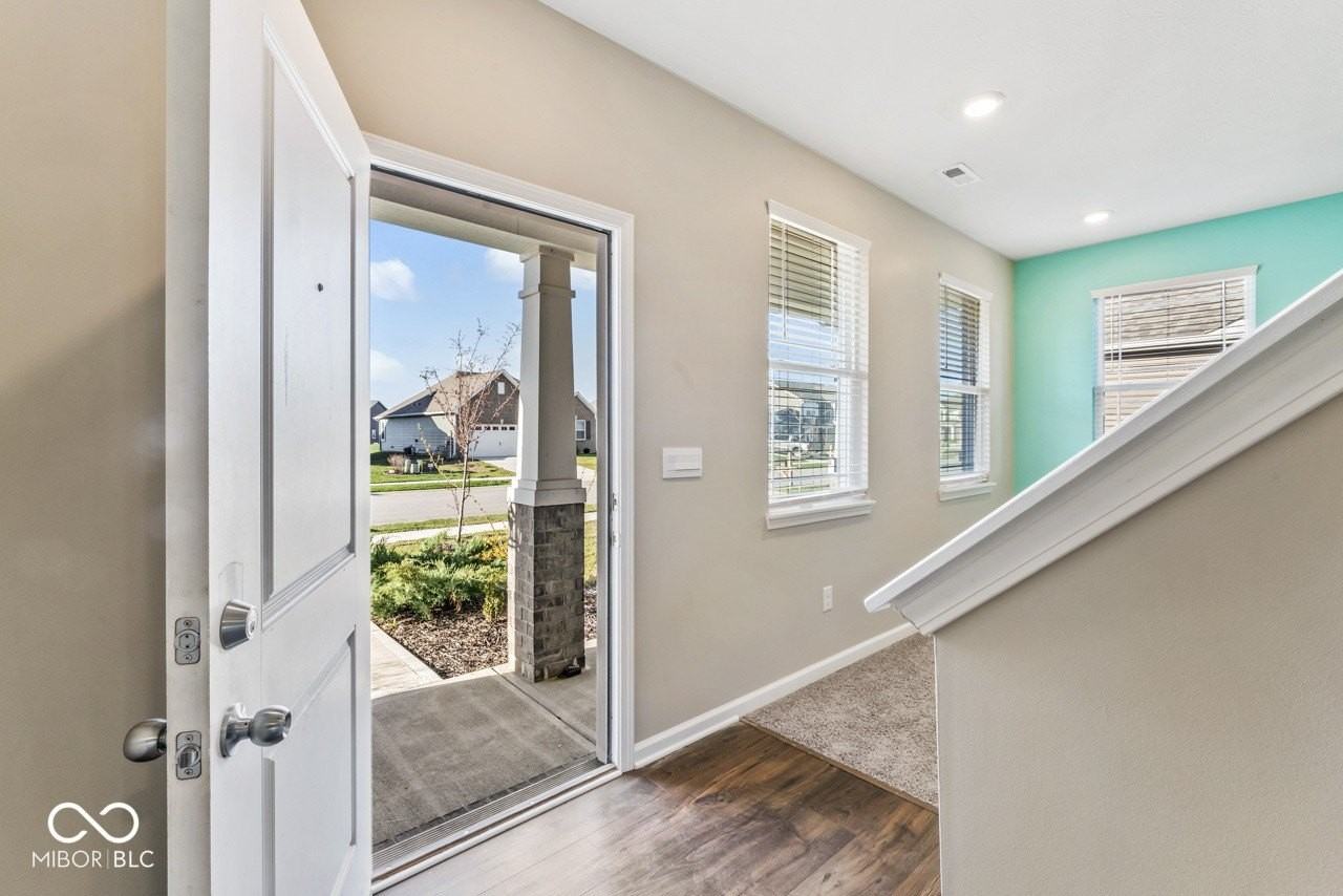 6874 Nottingham Ln - Photo 4 of 49