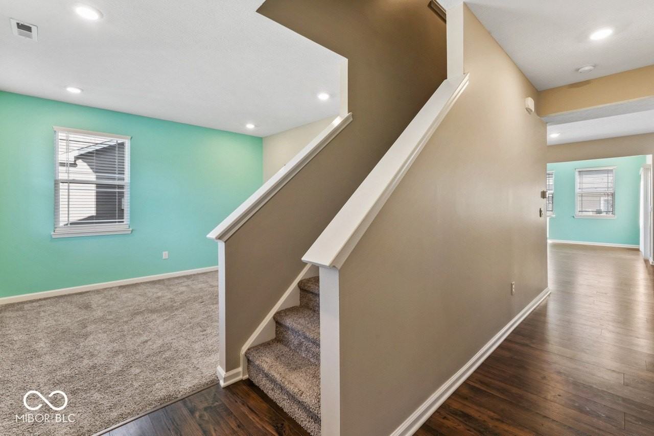 6874 Nottingham Ln - Photo 5 of 49